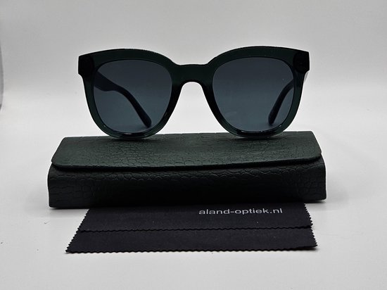 Dames zonnebril met zachte etui en doekje / Zonnebril UV400 / 6839 bril met groene montuur / groene lenzen / lunettes de soleil / bril cat 3 van gerecycled polyester / Aland optiek / zonnebril damesek van DAM