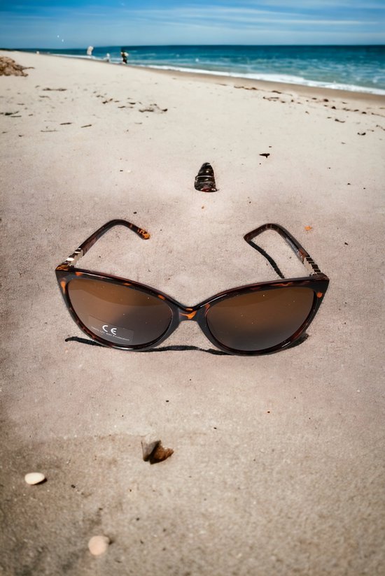 Elegante Dames Zonnebril - Bruin Gemêleerd - Cat. 3 UV400 Bescherming - Sierlijke Strassteentjes Details - inclusief kunstleren brillenetui van Victor&Rolf