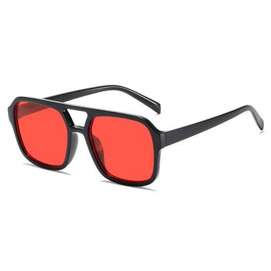 F03 | Rode Zonnebril | Vierkant montuur | Zwart frame | UV400 bescherming | Retro bril | Festivalbril | Rave bril | Rode glazen | Rood bril | Retro bril | Shades eyewear | Festival zonnebril | Unisex | Incl. Brillen Zakje & Doek