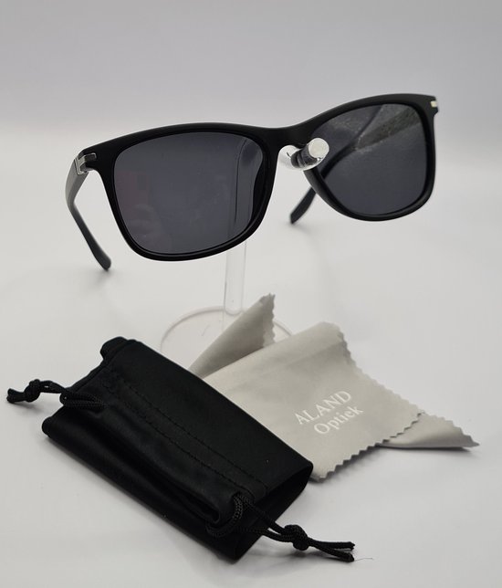 Gepolariseerde zonnebril met etui en doekje / unisex / mat zwart / 2344 / UV cat 3 / Polarized sunglasses with pouch and eyeglass cloth / Matte black / Lunettes de soleil polarisées / Aland optiek / zonnebril dames / zonnebril heren gepolariseerd van Aland Optiek