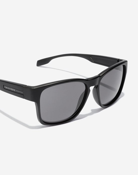 Hawkers Zonnebril - CORE - POLARIZED BLACK - HCOR20BBTP - Unisex van Merkloos