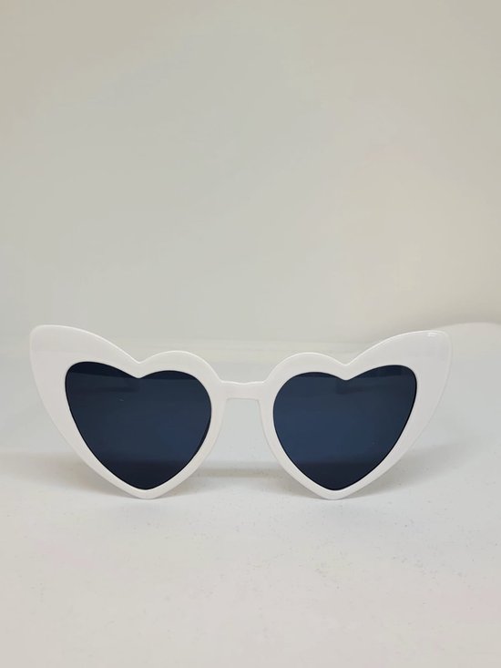 Jumada's - Festivalbril - Hippe zonnebril met hartjes - Wit - Zonnebril voor feestjes - Zonnebril met hartvormige glazen - Zonnebril met hartjesvorm - Zonnebril met hartjesglazen - Zonnebril voor hippe festivals - Zonnebril met hartvormige lenzen van Jumada's