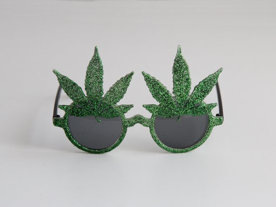 KIMU Zonnebril Groene Blaadjes Glitter - Groen Montuur Met Glitters - Zwarte Glazen - Marijuana Cannabis Wiet Blaadje Bril Japance Acer Natuur Natural Carnaval van Merkloos