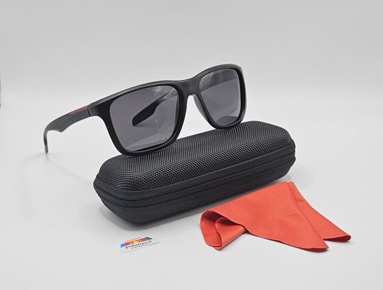 Stijlvolle gepolariseerde unisex zonnebril met UV-bescherming kat 3 inclusief brillenkoker en doekje / kost eyewear PZ2527 / Aland optiek van Merkloos
