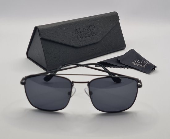 Unisex zonnebril gepolariseerd / pilotenbril / zwarte donkergrijze bril met harde en zachte brillenkokers en doekje UV400 cat 3 bril met brillenkoker / grijze lenzen PZ2361 Geweldig cadeau / Aland optiek / zonnebril dames heren gepolariseerd van Aland Optiek