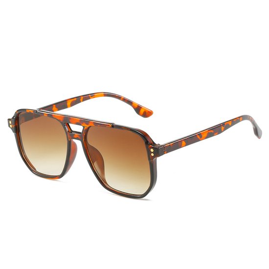 Vintage square aviator sunglasses for women, men's retro trendy plastic frames from the 70s. van Merkloos