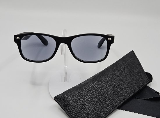 Zonnebril +3.0 unisex bril op sterkte met etui en doekje, getinte zwarte zonbeschermingsbril glaasjes +3,0 / zonnebril lenzen, unisex zwarte mat montuur / READING SUNGLASSES / lunette de lecture / Aland optiek / 103 SUN DISPLAY van Merkloos