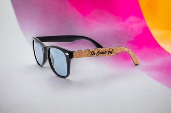 Zonnebril - De Coolste Juf | Leerkracht | Cadeau | Origineel | Einde schooljaar | Geschenkbox | Kurk | Duurzaam | Laser | Graveren | Afscheidscadeau | Bedanking van Woodlight