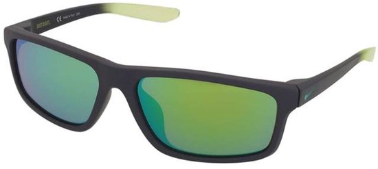 Zonnebrillen Nike Chronicle M CW4654 015 van Merkloos